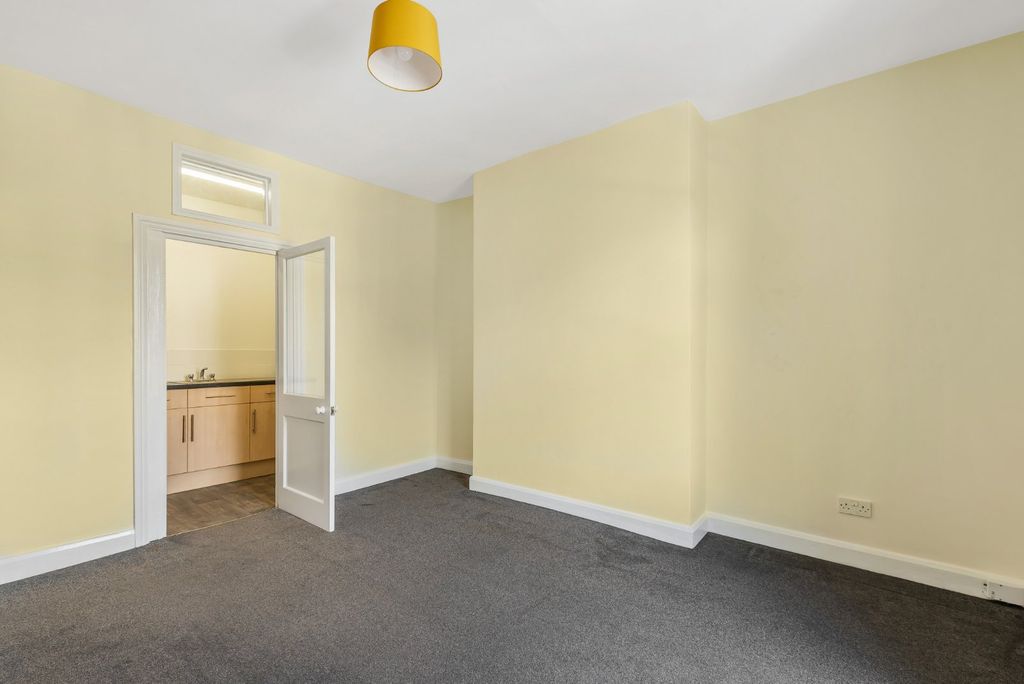 Property photo 3 of 8 Picture No. 05