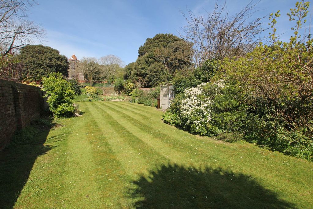 Property photo 2 of 18