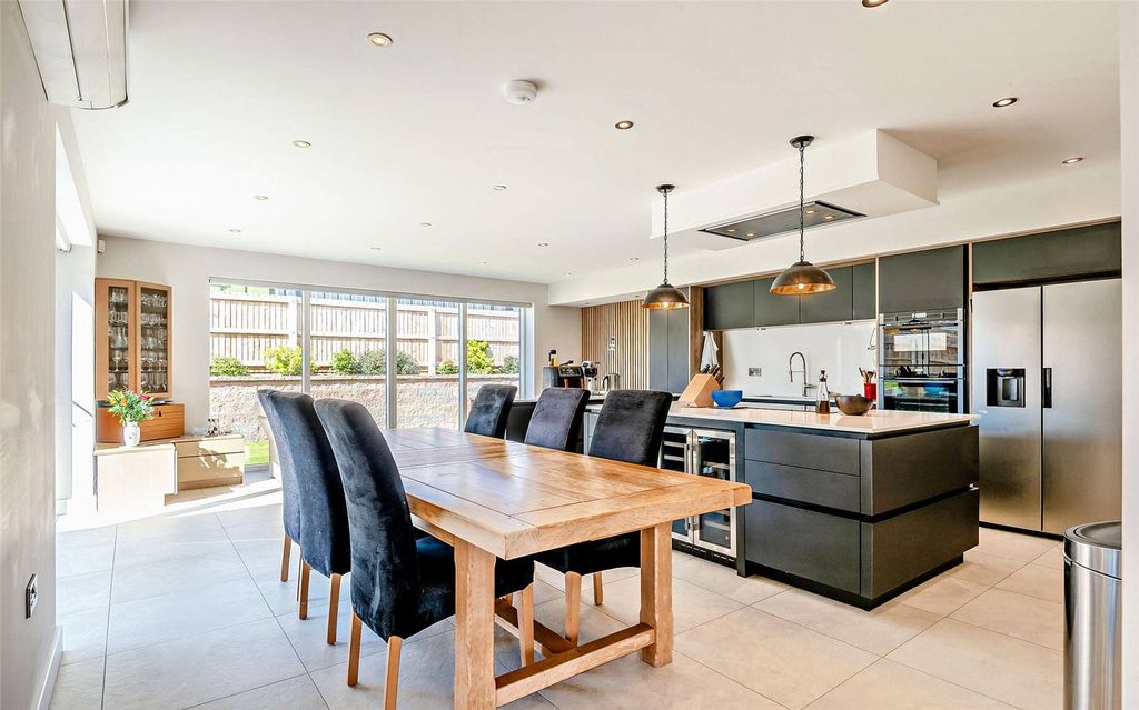 Property photo 1 of 19 Kitchen