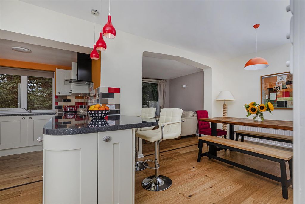 Property photo 2 of 35 Breakfast Kitchen