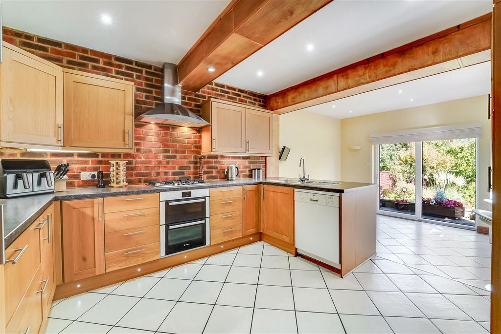 Property photo 3 of 25 Shawley Way, 65 (20Of50)-2.Jpg