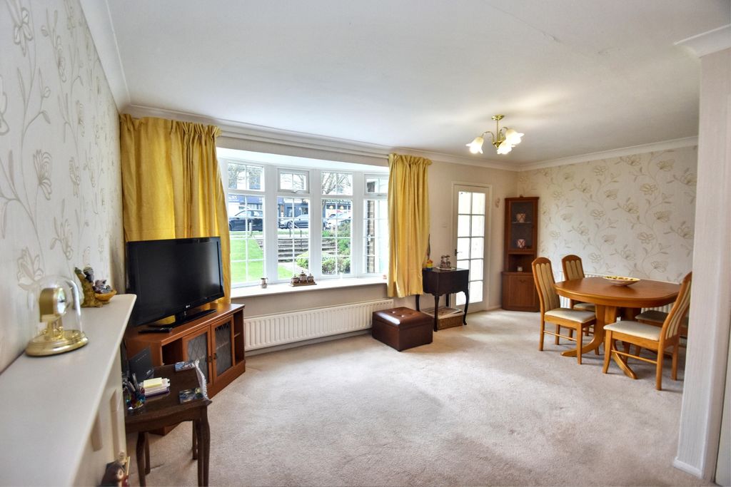 Property photo 3 of 15 Lounge/Diner