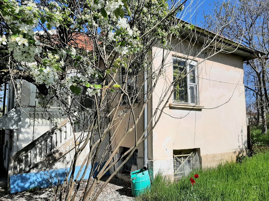 Property photo 1 of 8
