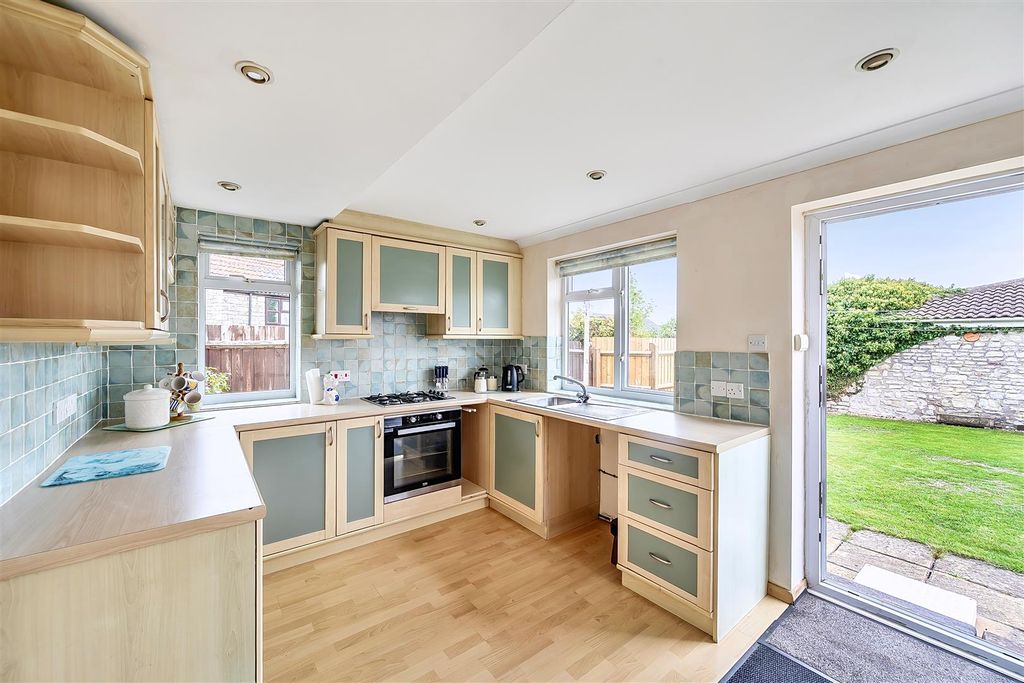 Property photo 2 of 14 Kitchen