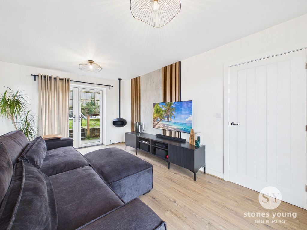 Property photo 2 of 23