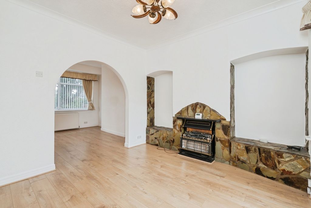 Property photo 3 of 17 Photo