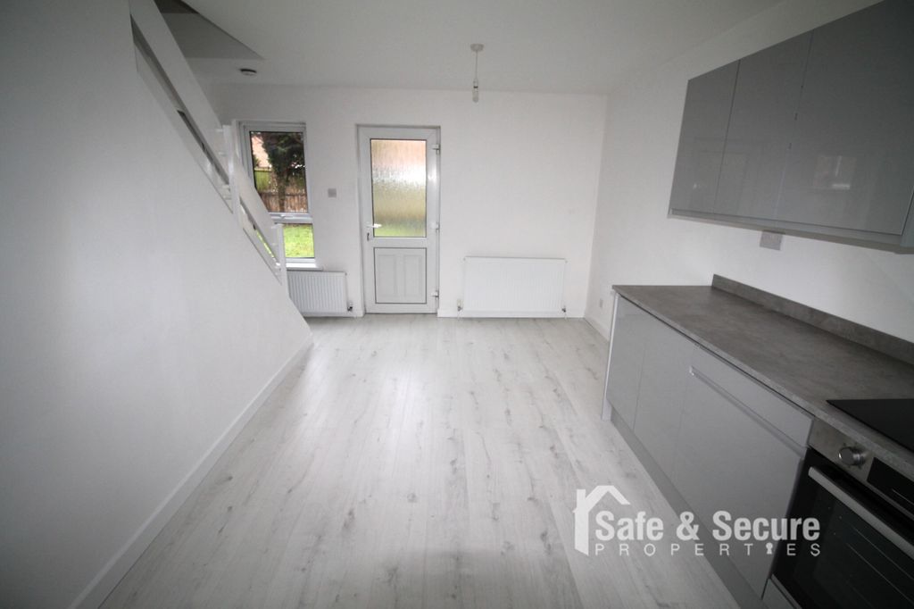 Property photo 3 of 12 Dining Area