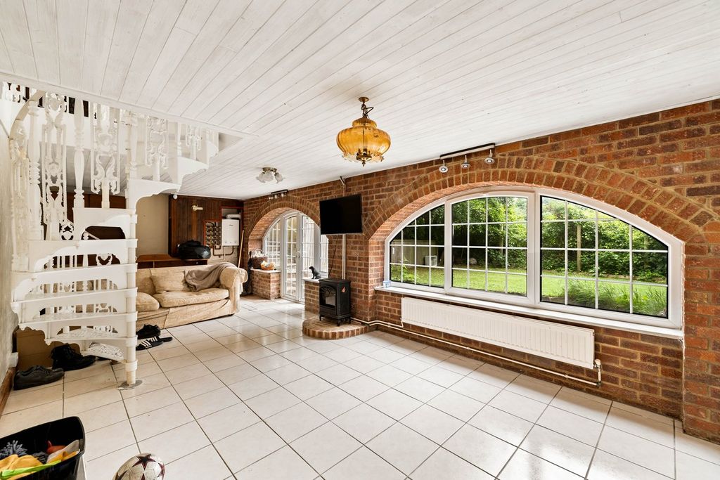 Property photo 3 of 17
