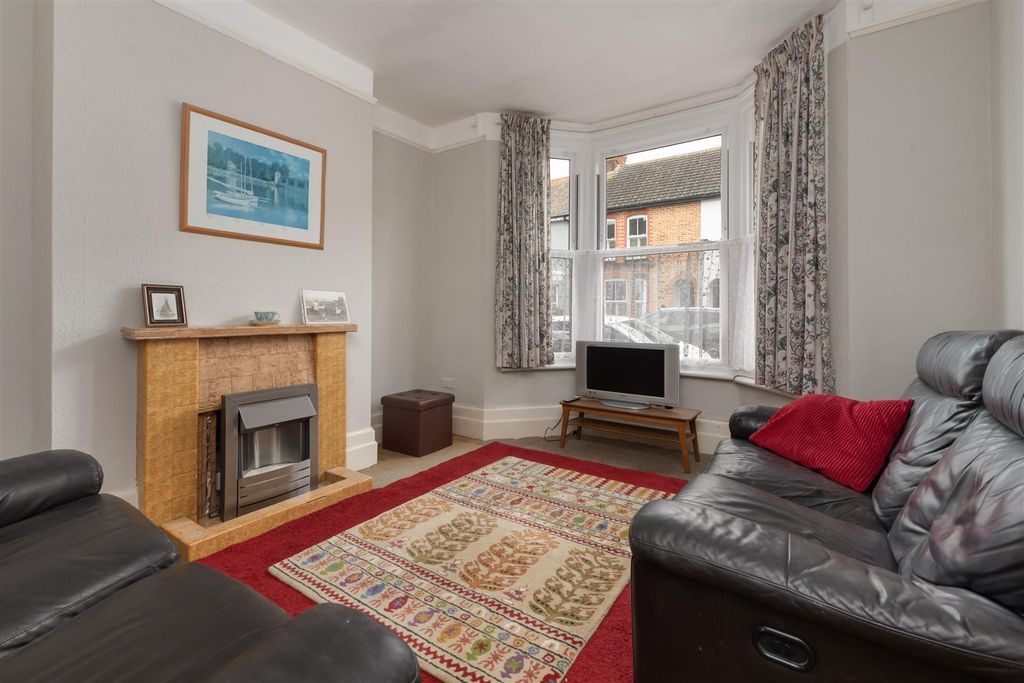 Property photo 2 of 19 Nelson Road, Whitstable