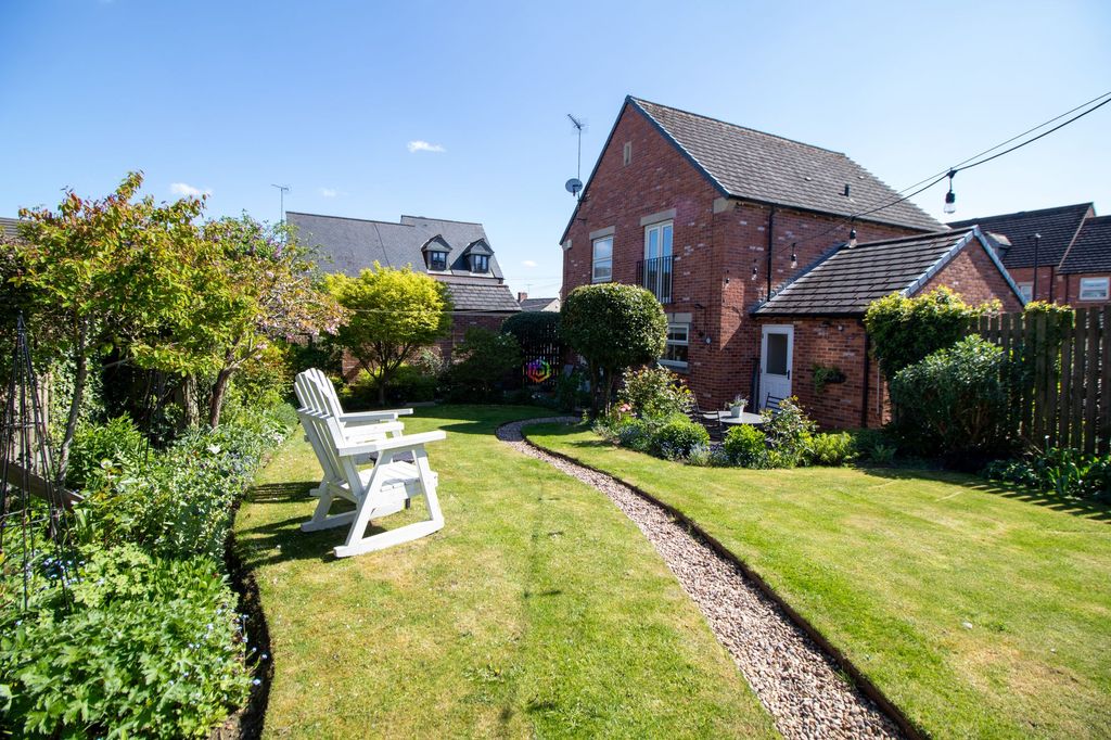 Property photo 1 of 42 Rear Garden