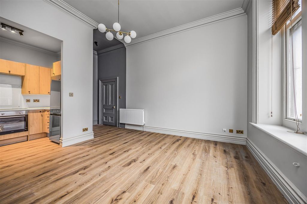 Property photo 2 of 24 Flat 19, Charter House, Hampshire Terrace, Portsmo