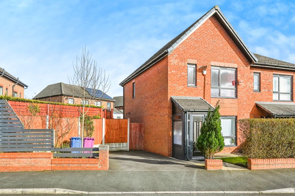 Property photo 1 of 17 Photography