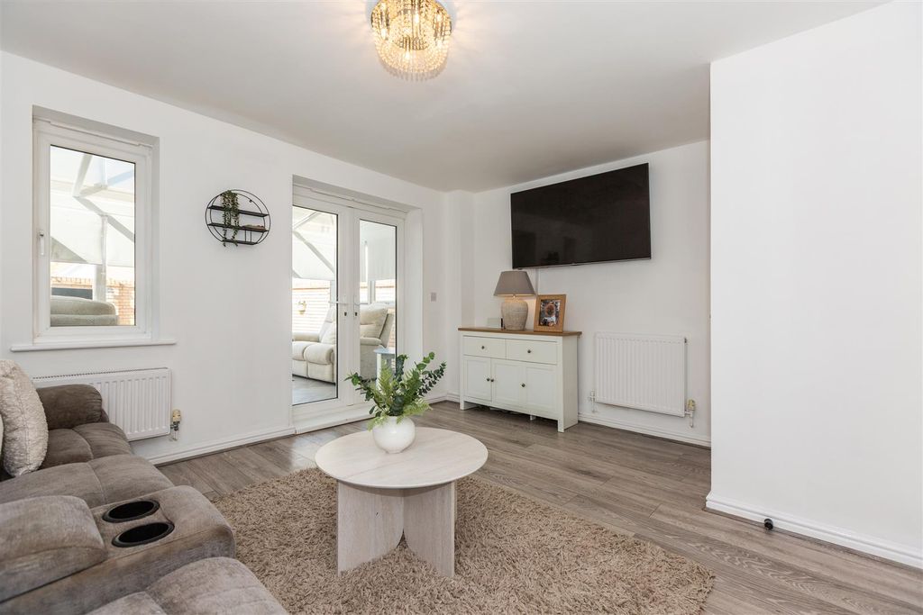 Property photo 3 of 28