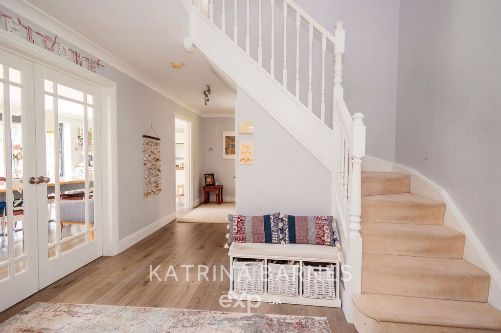 Property photo 2 of 31