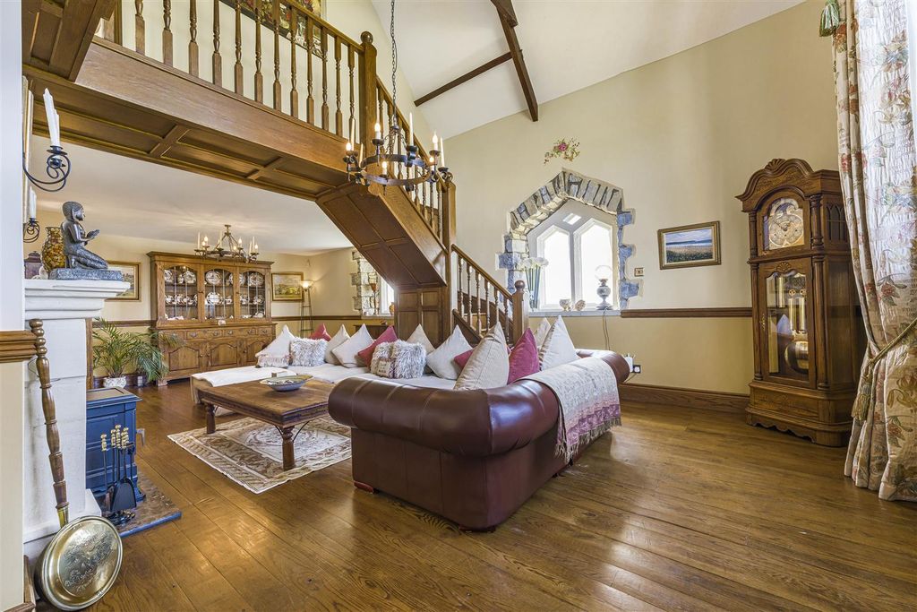 Property photo 2 of 27