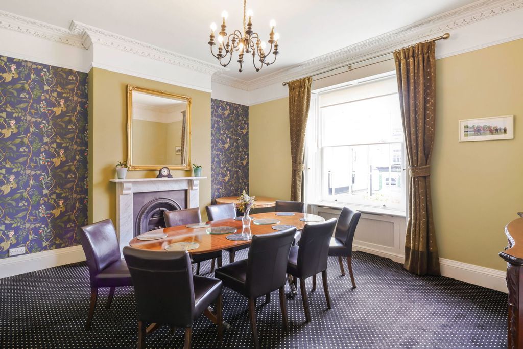 Property photo 2 of 27