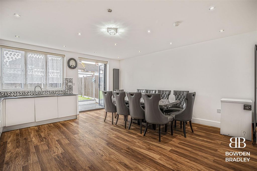 Property photo 3 of 16 Kitchen