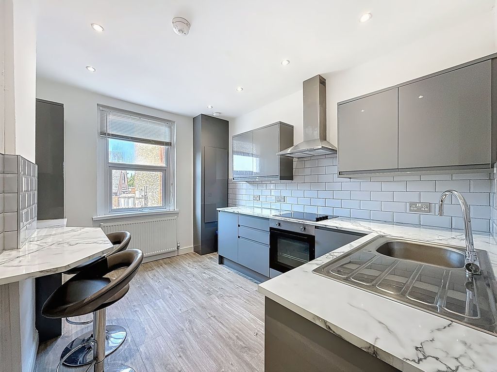 Property photo 3 of 13 Kitchen / Breakfast Room