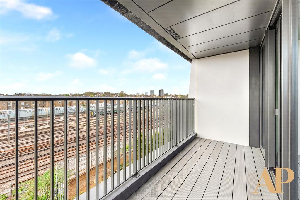 Property photo 3 of 18