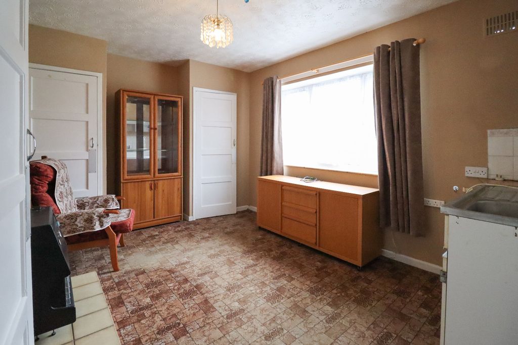 Property photo 3 of 10 3779006