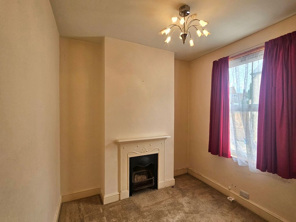 Property photo 2 of 10 High Street