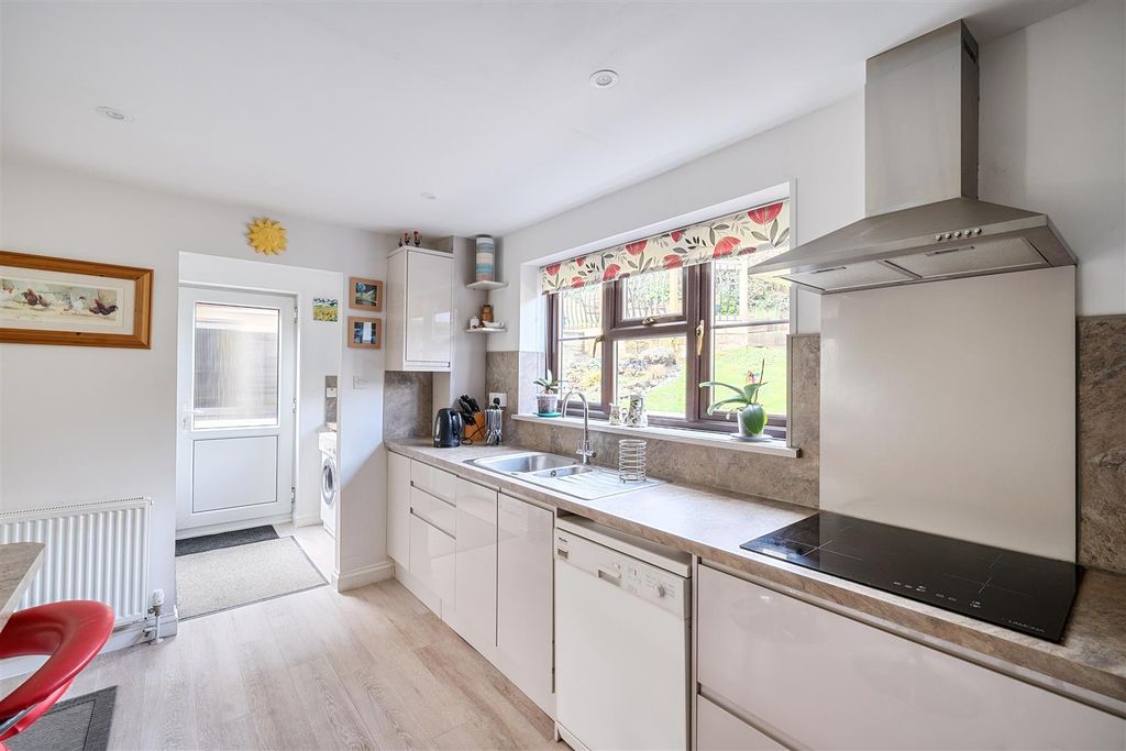 Property photo 3 of 21 Kitchen