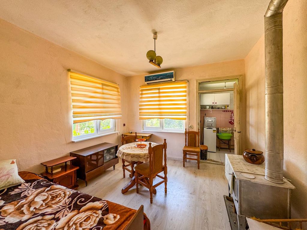 Property photo 2 of 23