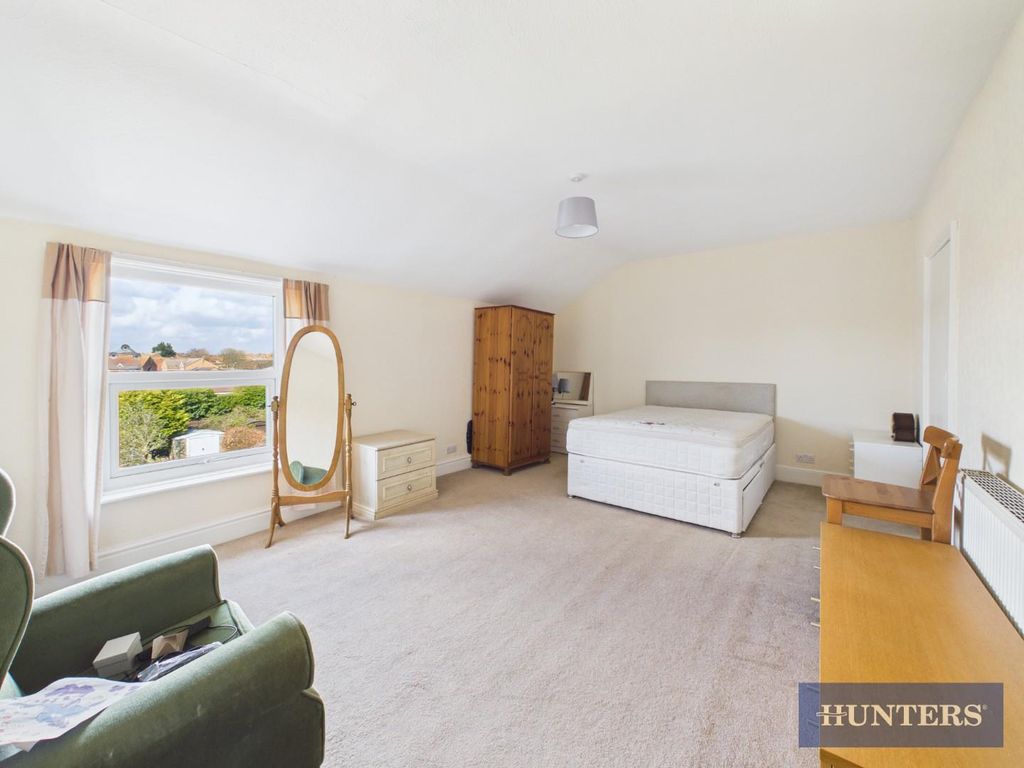 Additional image 9 of 5 bed terraced house for saleWest Avenue, Filey YO14
