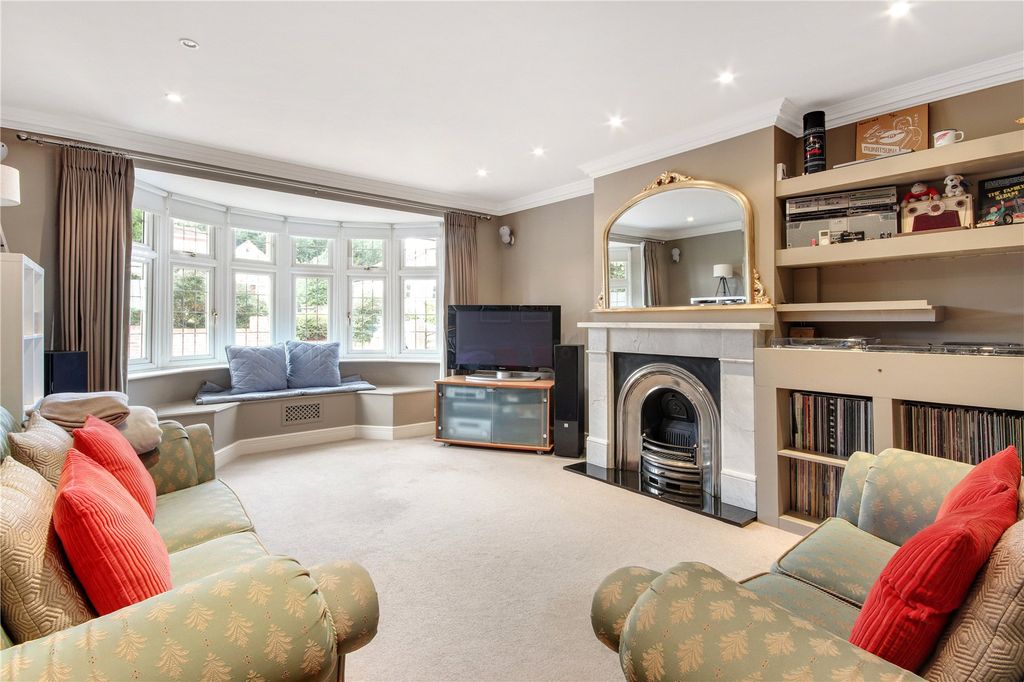 Property photo 2 of 16 Sitting Room