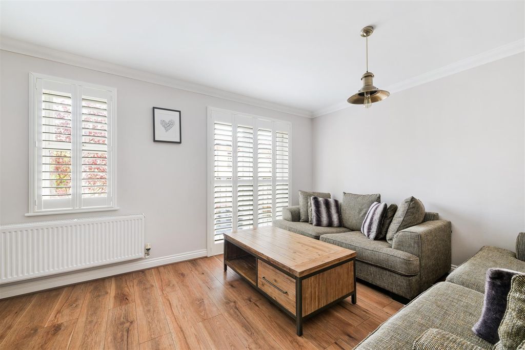Property photo 2 of 20 Cavendish Walk (20).Jpg