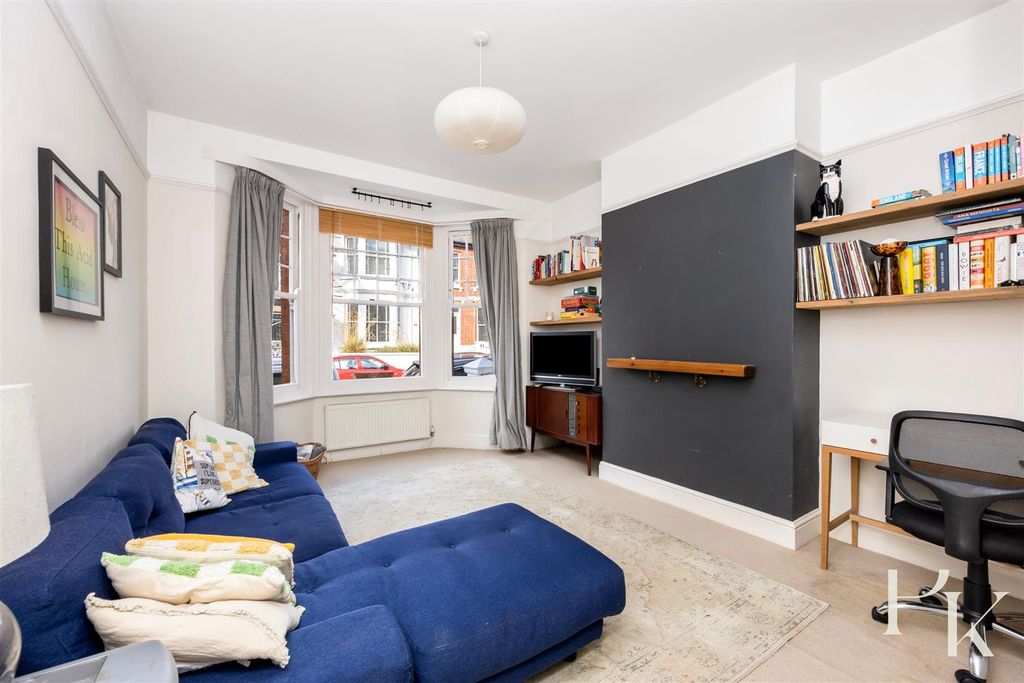 Property photo 2 of 18