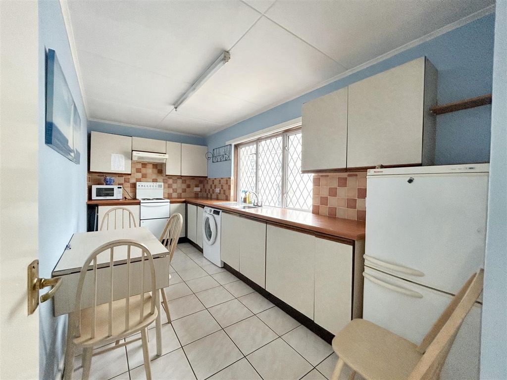 Property photo 2 of 28