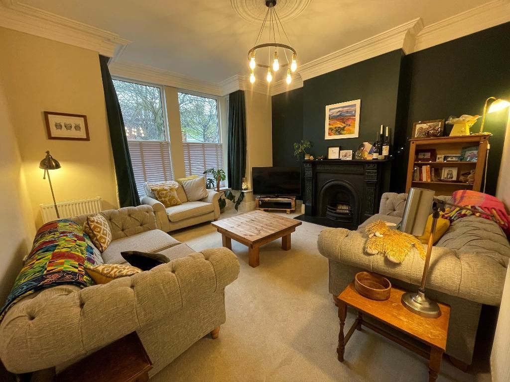 Property photo 2 of 29 Lounge 2