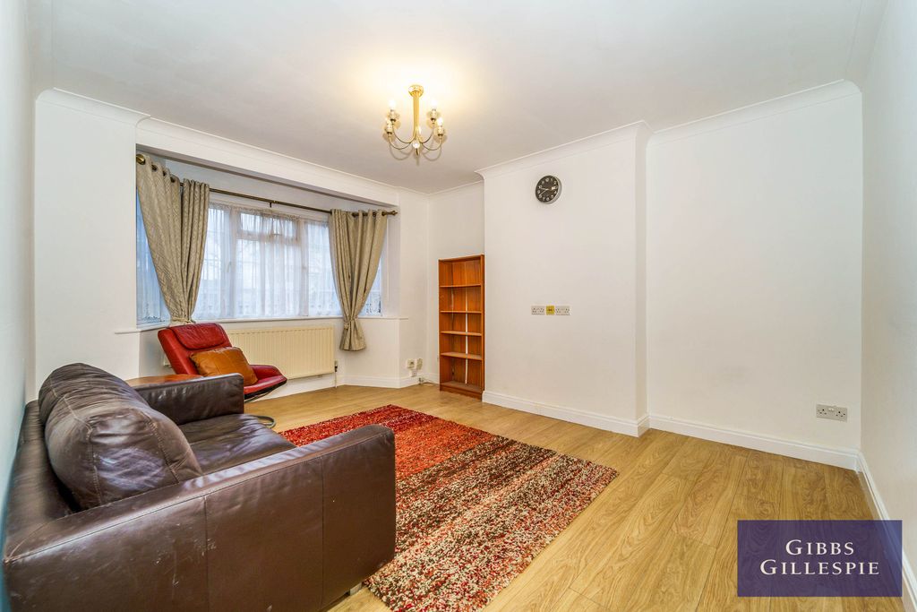 Property photo 1 of 10 Living Room