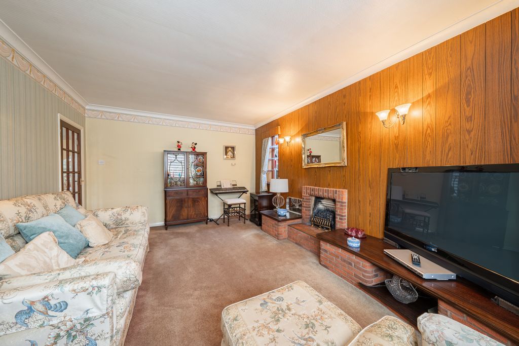 Property photo 3 of 28 .