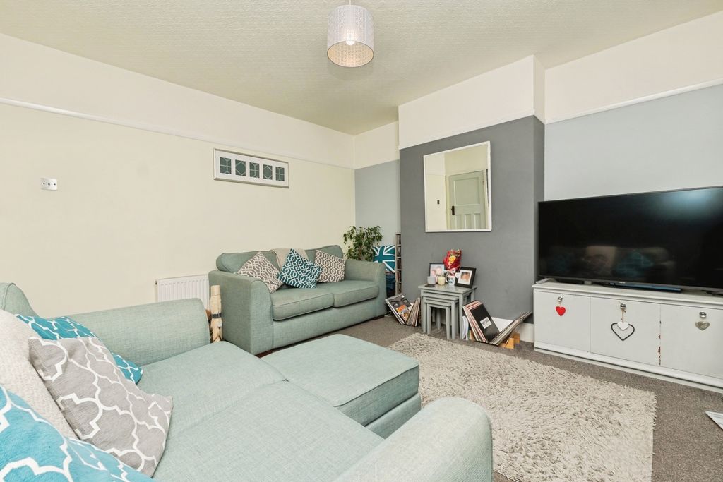 Property photo 3 of 24 Pbox-Img.Jpg