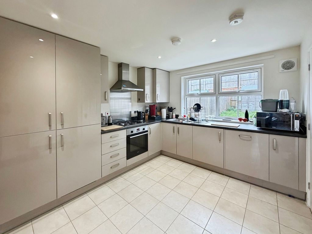 Property photo 3 of 9 Pbox-Img.Jpg