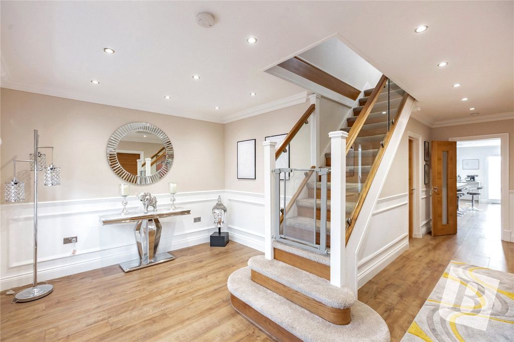 Property photo 2 of 37 Picture No. 22