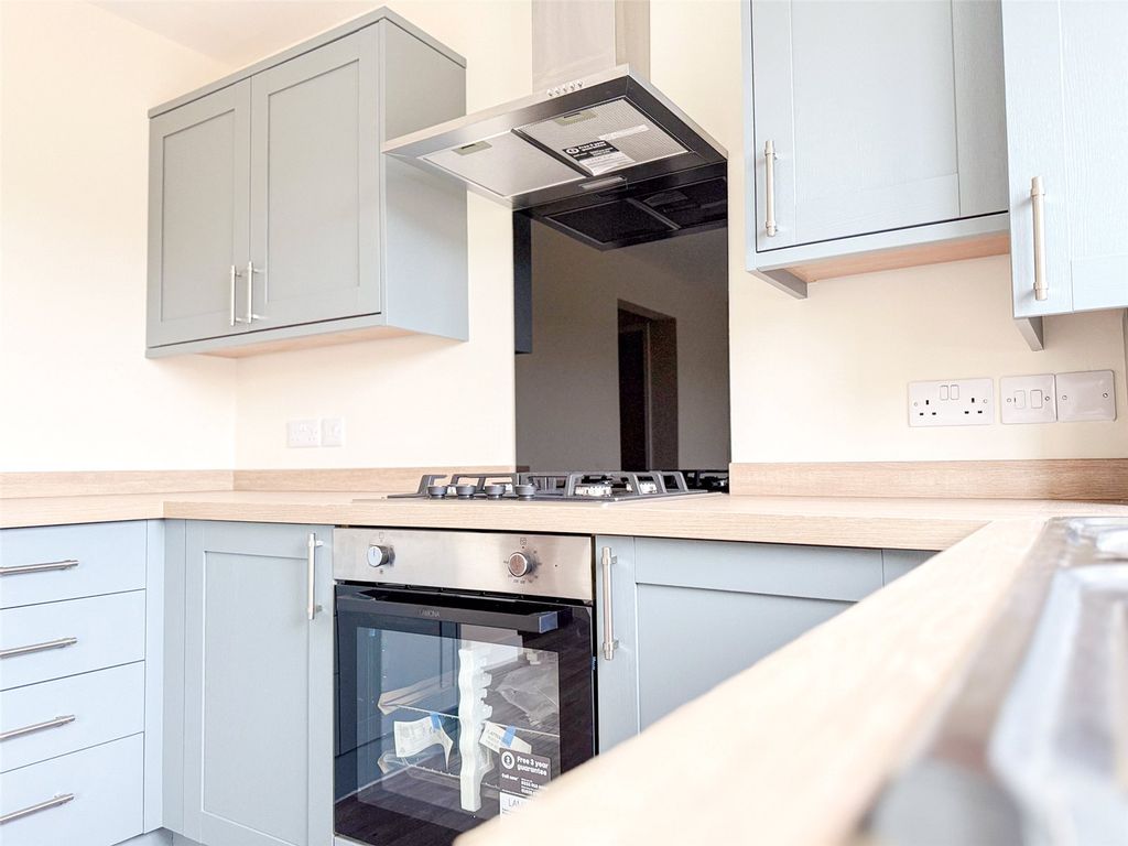 Property photo 3 of 9 Dining Kitchen