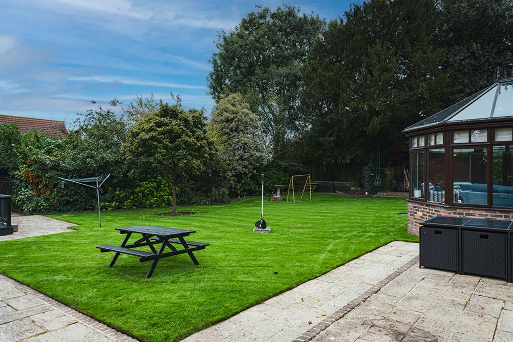 Property photo 2 of 28