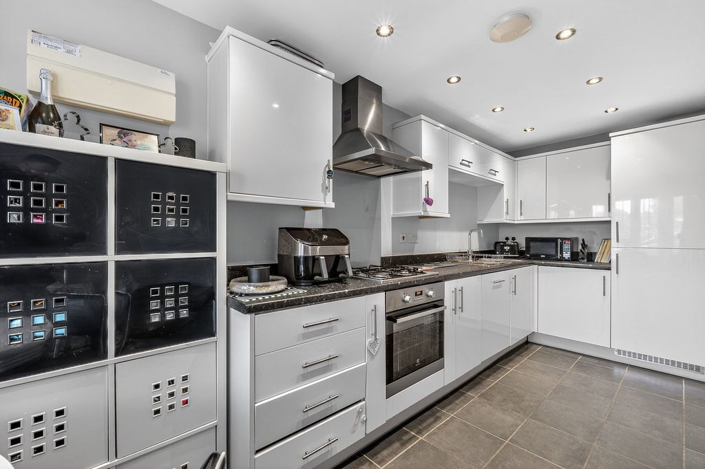 Property photo 3 of 26