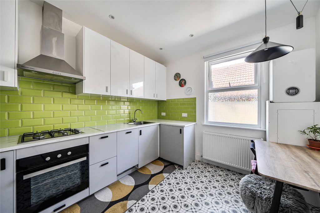 Property photo 3 of 8 Picture No. 15