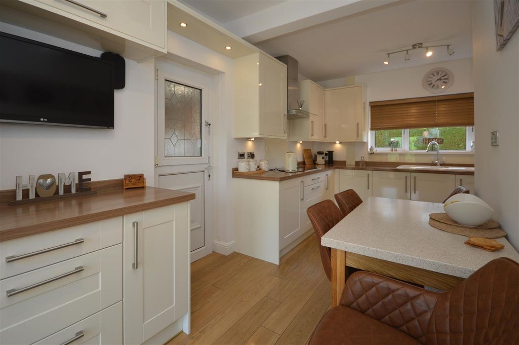 Property photo 3 of 17 Dining Kitchen
