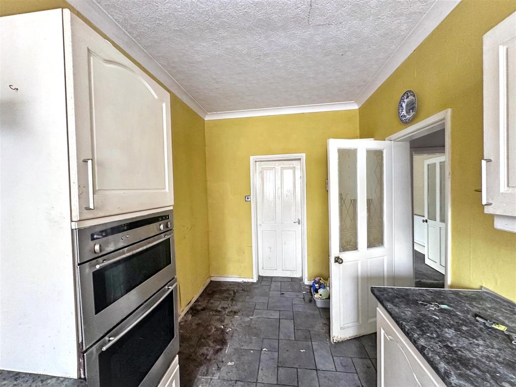 Property photo 3 of 16 20260629184204_20260629-Interior-14-Cueacgpaowu9Pr