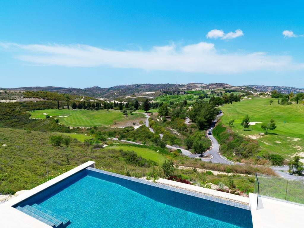 Property photo 2 of 31