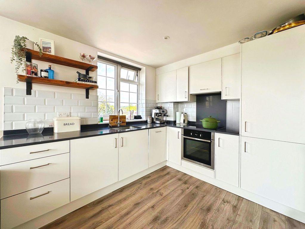 Property photo 2 of 7 Kitchen