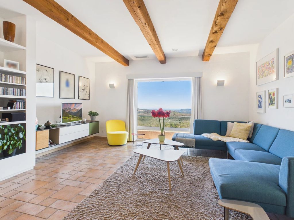 Property photo 2 of 23