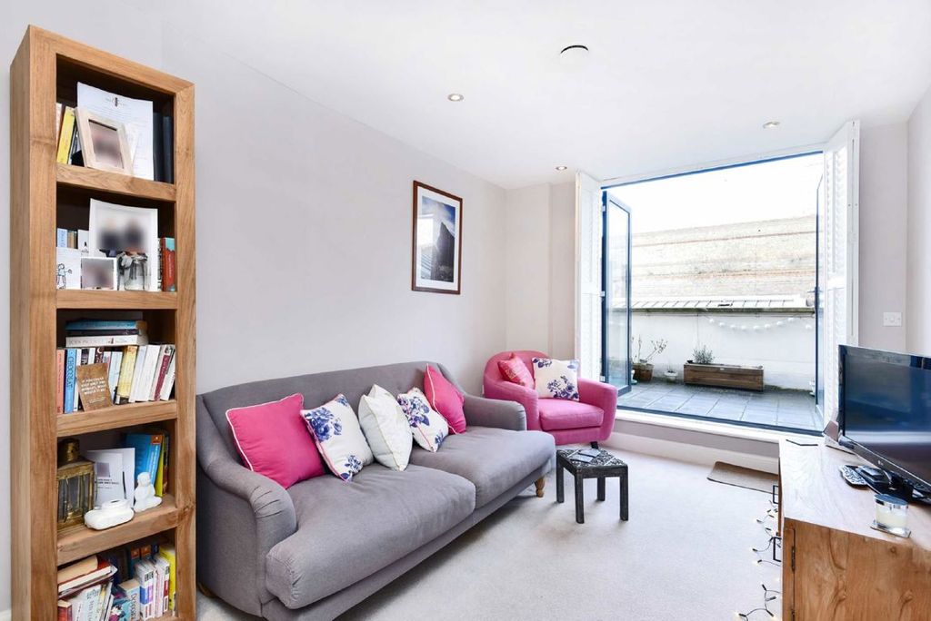 Property photo 1 of 8