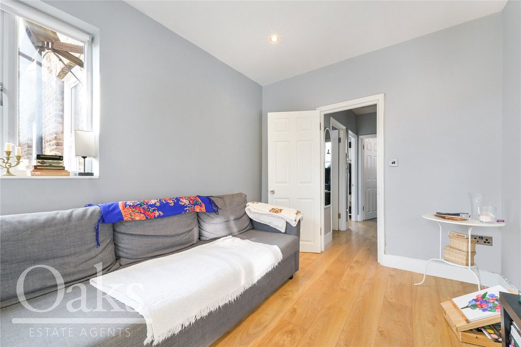 Property photo 2 of 8 Picture No. 15