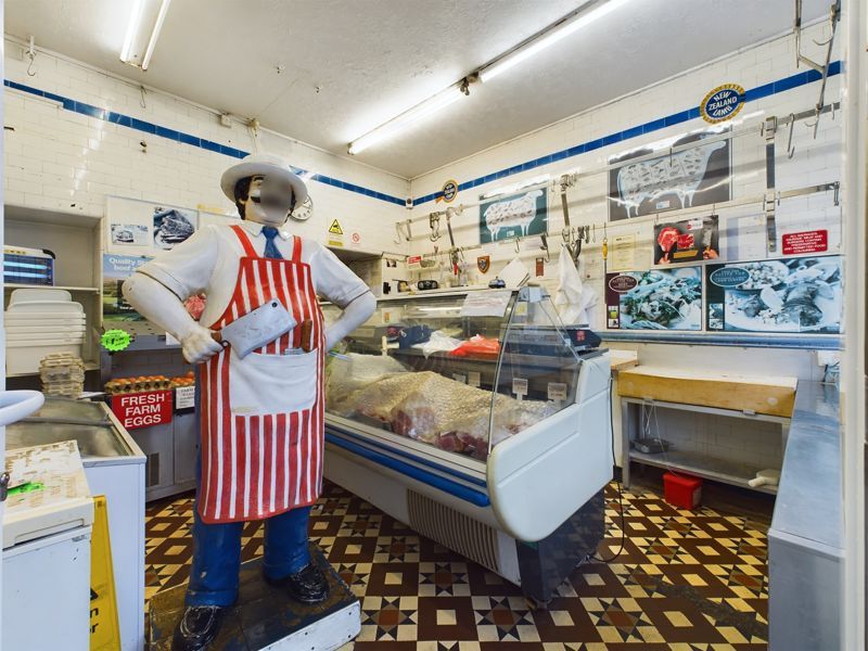 Property photo 2 of 11 Shop